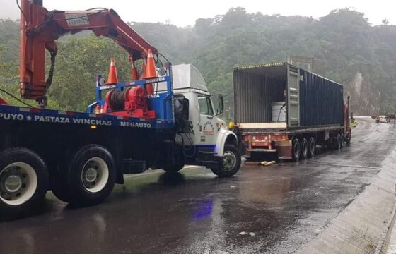 PUENTE SOBRE EL RÍO PASTAZA PASO A CUMANDÁ