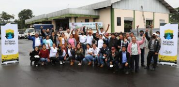 ENTREGA OFICIAL DE CENTRO DE ACOPIO A PRODUCTORES