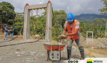 PUENTE SOBRE EL RÍO CUNGUIENTSA, PASO A DIAMANTE PRESENTA UN AVANCE DEL 50%