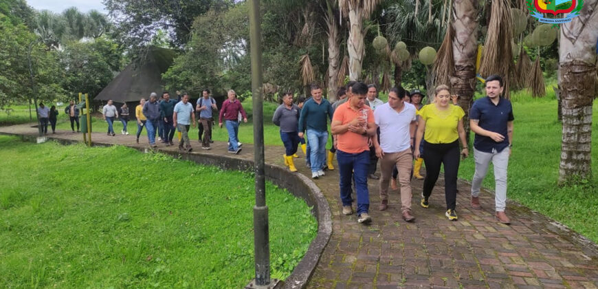 PREFECTO RECORRE INSTALACIONES DE LA PLAZA TIWINTZA