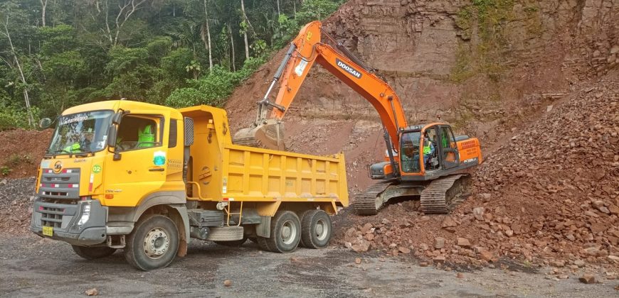 Mantenimiento de la vía a Taisha