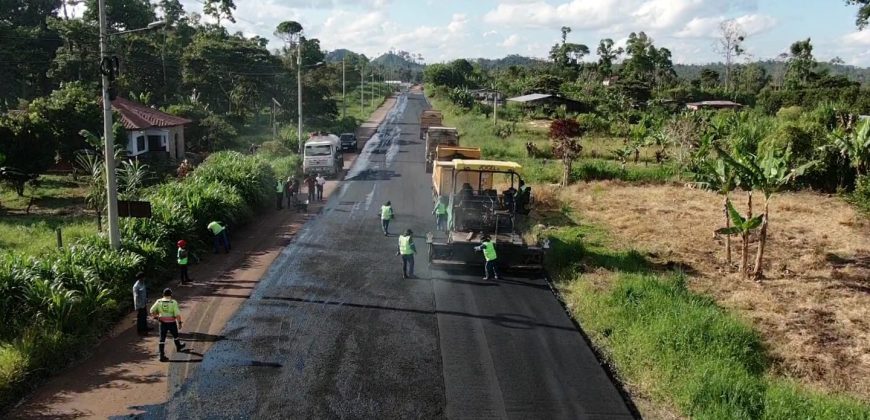 Asfaltamos el paso lateral de Huamboya