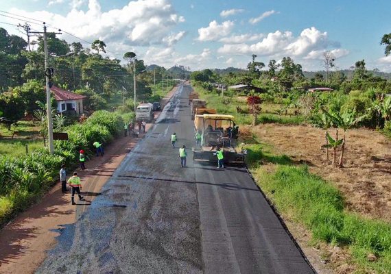 BOLETÍN DE PRENSA N° 0037 HUAMBOYA, ASFALTADO PASO LATERAL