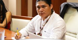 PREFECTO RECIBE AFECTUOSAMENTE A LA CIUDADANÍA