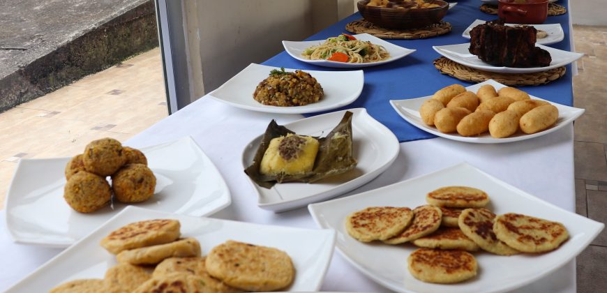 COLORES, OLORES Y SABORES EN LAS ESTRIBACIONES DEL RÍO UPANO