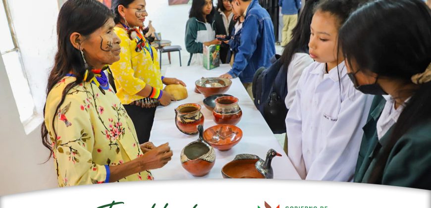 Exposición Artística de cerámica Achuar en San Antonio de Ibarra
